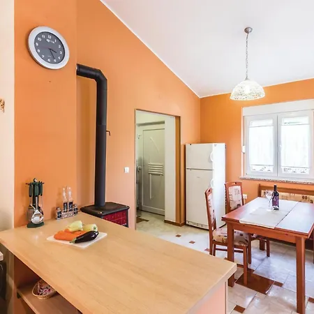 Stunning In Betiga With Kitchen Barbariga