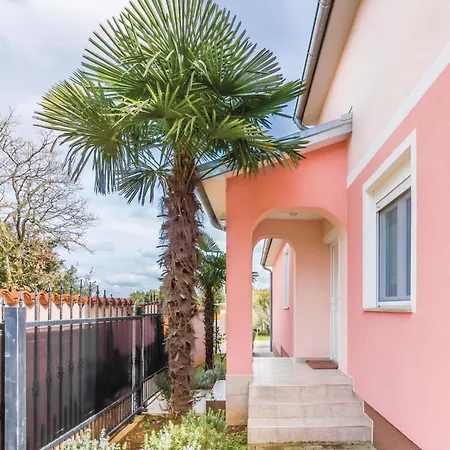 Stunning In Betiga With Kitchen Holiday home *